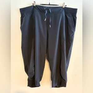 Calvin Klein Women’s Performance Stretch Capris Dark Gray 2X